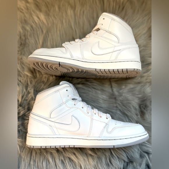 Nike Air Jordan 1 Mid ‘White Wolf Grey’ Shoes Men’s size 10.5 - Picture 4 of 8